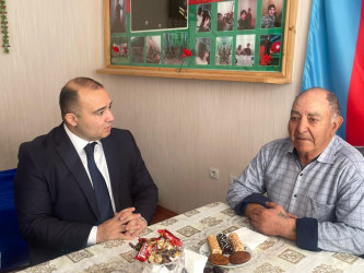 Kəlbəcər rayon İcra Hakimiyyətinin başçısı Azər Qocayev şəhid Rzayev Ülfət Novruz oğlunun ailəsini ziyarət edib.