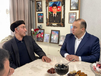 Kəlbəcər rayon İcra Hakimiyyətinin başçısı Azər Qocayev şəhid Musayev Vüsal Eldar oğlunun ailəsini ziyarət edib.