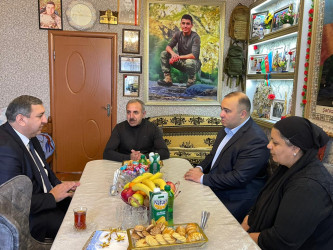 Kəlbəcər rayon İcra Hakimiyyətinin başçısı Azər Qocayev şəhid Salmanov Elçin Habil oğlunun ailəsini ziyarət edib.