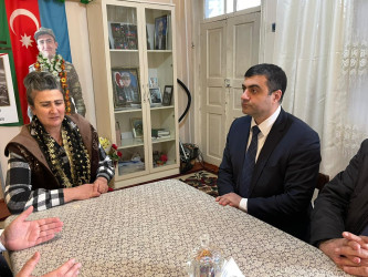 Kəlbəcər rayon İcra Hakimiyyətinin başçısı Azər Qocayev, Kəlbəcər rayon Prokuroru İlkin İsmayılov şəhid Rəhimli Bəxtiyar Nəsimi oğlunun ailəsini ziyarət edib