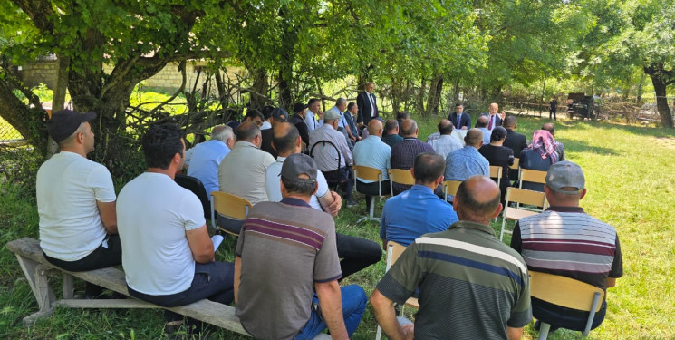 Kəlbəcər rayon İcra Hakimiyyətinin başçısı Azər Qocayev, Kəlbəcər rayon Prokuroru İlkin İsmayılov Ağsu rayonu, Hinqar kəndi, Hinqar kənd orta məktəbin  inzibati binasında  həmin ərazidə yaşayan vətəndaşlar üçün səyyar-görüş qəbulunu keçirib.