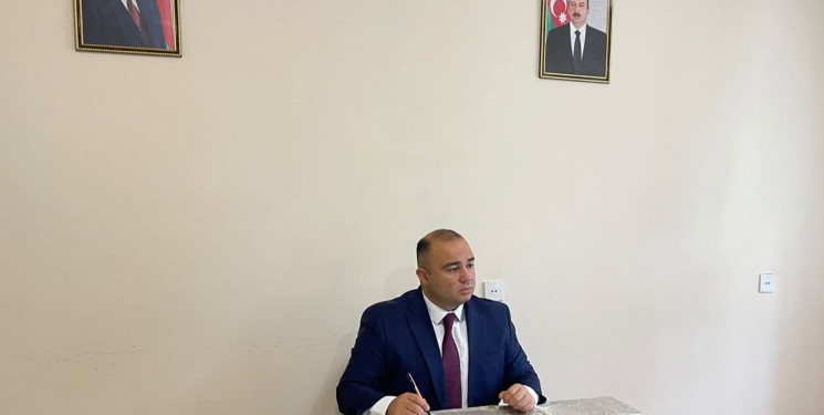 Kəlbəcər rayon İcra Hakimiyyətinin başçısı Azər Qocayev Goranboy rayonu, Meşəli kəndində yerləşən  Kəlbəcər rayon 100 nömrəli tam orta məktəbin inzibati binasında həmin ərazidə yaşayan  vətəndaşlar üçün səyyar-görüş qəbulunu keçirib