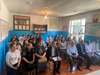 Kəlbəcər rayon İcra Hakimiyyətinin başçısı Azər Qocayev Abşeron şəhəri, Xırdalan şəhəri, Kəlbəcər rayon 20 saylı tam orta məktəbin inzibati binasında həmin ərazidə yaşayan vətəndaşlar üçün görüş  keçirib.