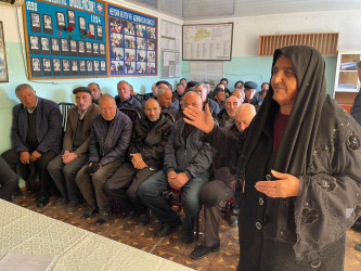 Kəlbəcər rayon İcra Hakimiyyətinin başçısı Azər Qocayev Göygöl rayonu Üçtəpə kəndində və ətraf ərazilərdə yaşayan vətəndaşlar üçün qəbul keçirib.