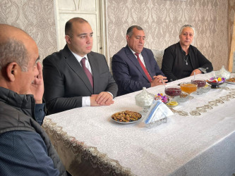 Kəlbəcər rayon İcra Hakimiyyətinin başçısı Azər Qocayev şəhid Mönsümzadə Orxan Səfiyar oğlunun ailəsini ziyarət edib.