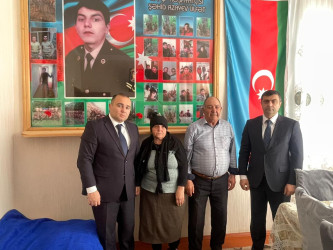 Kəlbəcər rayon İcra Hakimiyyətinin başçısı Azər Qocayev şəhid Rzayev Ülfət Novruz oğlunun ailəsini ziyarət edib.