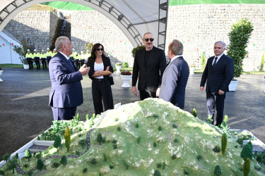 Prezident İlham Əliyev və birinci xanım Mehriban Əliyeva Toğanalı-Kəlbəcər-İstisu avtomobil yolunda görülən işlərlə tanış olublar.