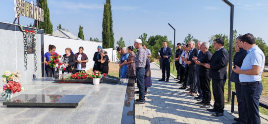 Kəlbəcər rayon İcra Hakimiyyətinin başçısı Azər Qocayev antiterror əməliyyatı  zamanı şəhid olmuş   Mehtiyev Şəhriyar Mübariz oğlunun ailəsini  ziyarət  edib
