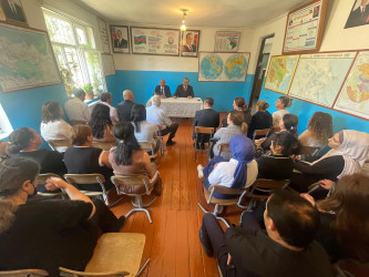 Kəlbəcər rayon İcra Hakimiyyətinin başçısı Azər Qocayev Abşeron şəhəri, Xırdalan şəhəri, Kəlbəcər rayon 20 saylı tam orta məktəbin inzibati binasında həmin ərazidə yaşayan vətəndaşlar üçün görüş  keçirib.