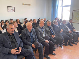 Kəlbəcər rayon İcra Hakimiyyətinin başçısı Azər Qocayev Xəzər rayonu ərazisində fəaliyyət göstərən  Kəlbəcər rayon 14 nömrəli tam orta məktəbin inzibati  binasında həmin ərazidə yaşayan vətəndaşlar üçün səyyar-görüş qəbulunu keçirib.