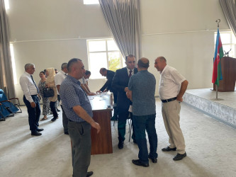 Kəlbəcər rayon İcra Hakimiyyətinin başçısı Azər Qocayev Abşeron rayonu, Mehdiabad qəsəbəsi, Kəlbəcər rayon 13 nömrəlitam orta məktəbin inzibati binasında həmin ərazidə yaşayan vətəndaşlar üçün səyyar-görüş qəbulunu keçirib.