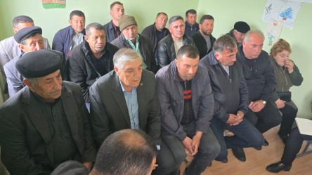 Kəlbəcər rayon İcra Hakimiyyətinin başçısı Azər Qocayev, Kəlbəcər rayon Prokuroru İlkin İsmayılov Salyan rayonu, Qırxçıraq kəndi, Qırxçıraq kənd ümumi orta məktəbinin Dağüstlü filialında  həmin ərazidə yaşayan vətəndaşlar üçün səyyar-görüş qəbulunu keçirib.