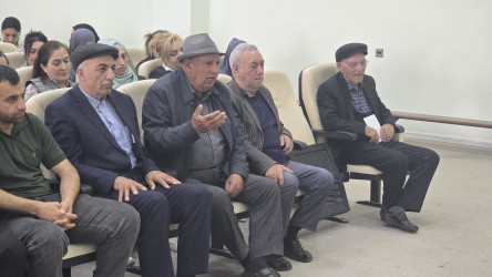 Kəlbəcər rayon İcra Hakimiyyətinin başçısı Azər Qocayev Bakı şəhəri, Qaradağ rayonu, Qobu Park-2 köçkün qəsəbəsində yaşayan vətəndaşlar üçün səyyar-görüş qəbulunu keçirib.