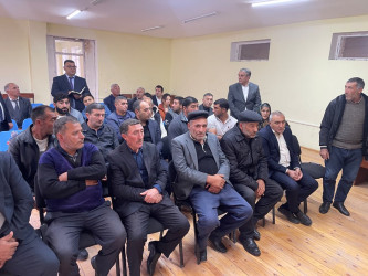 Kəlbəcər rayon İcra Hakimiyyətinin başçısı Azər Qocayev,Kəlbəcər rayon Prokuroru İlkin İsmayılov Daşkəsən rayonu, Quşçu kəndi, Quşçu kənd tam orta məktəbin inzibati binasında səyyar-görüş qəbulunu keçirib