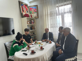 8 noyabr Zəfər günü ərəfəsində Vətən müharibəsi şəhidi  tibb xidməti polkovnik-leytenantı Abdullayev Rasim Yaqub oğlunun ailəsi ziyarət edilib.