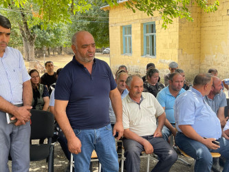 Kəlbəcər rayon İcra Hakimiyyətinin başçısı Azər Qocayev Ağsu rayonu, Hinqar kəndində və onun ətrafında müvəqqəti  yaşayan vətəndaşlar üçün səyyar-görüş qəbulunu keçirib.