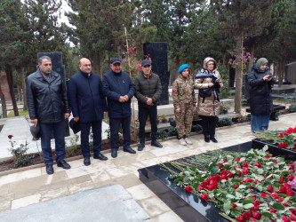 Kəlbəcər rayon İcra Hakimiyyəti başçısının birinici müavini Eldəniz Mehtiyev AZAL-a məxsus sərnişin təyyarəsinin faciəli şəkildə qəzaya uğramasın birinci ildönümündə, faciə nəticəsində həyatını itirmiş Azərbaycanın Milli Qəhrəmanı Hökümə Əliyevanın məzarını ziyarət edib.