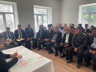 Kəlbəcər rayon İcra Hakimiyyətinin başçısı Azər Qocayev Daşkəsən rayonu, Zəylik kəndi, Zəylik kənd Mədəniyyət evinin binasında həmin ərazidə yaşayan vətəndaşlar üçün səyyar-görüş qəbulunu keçirib.