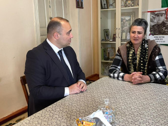 Kəlbəcər rayon İcra Hakimiyyətinin başçısı Azər Qocayev, Kəlbəcər rayon Prokuroru İlkin İsmayılov şəhid Rəhimli Bəxtiyar Nəsimi oğlunun ailəsini ziyarət edib