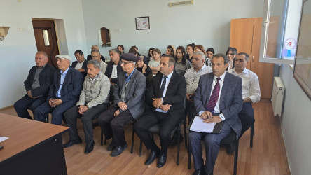 Kəlbəcər rayon İcra Hakimiyyətinin başçısı Azər Qocayev, Səfərbərlik və Hərbi Xidmətə Çağırış üzrə Dövlət Xidmətinin Kəlbəcər rayon şöbəsinin rəis polkovnik Zöhrab Camalovla birlikdə Bakı şəhəri, Xəzər rayonu, Mərdəkan qəsəbəsi, Kəlbəcər rayon 14 nömrəli tam orta məktəbinin inzibati binasında  həmin ərazidə yaşayan vətəndaşlar üçün səyyar-görüş qəbulunu keçirib.