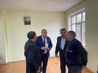 Kəlbəcər rayon İcra Hakimiyyətinin başçısı Azər Qocayev,Kəlbəcər rayon Prokuroru İlkin İsmayılov Daşkəsən rayonu, Quşçu kəndi, Quşçu kənd tam orta məktəbin inzibati binasında səyyar-görüş qəbulunu keçirib