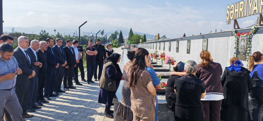 Kəlbəcər rayon İcra Hakimiyyətinin başçısı Azər Qocayev antiterror əməliyyatı  zamanı şəhid olmuş   Mehtiyev Şəhriyar Mübariz oğlunun ailəsini  ziyarət  edib