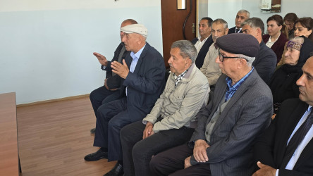 Kəlbəcər rayon İcra Hakimiyyətinin başçısı Azər Qocayev, Səfərbərlik və Hərbi Xidmətə Çağırış üzrə Dövlət Xidmətinin Kəlbəcər rayon şöbəsinin rəis polkovnik Zöhrab Camalovla birlikdə Bakı şəhəri, Xəzər rayonu, Mərdəkan qəsəbəsi, Kəlbəcər rayon 14 nömrəli tam orta məktəbinin inzibati binasında  həmin ərazidə yaşayan vətəndaşlar üçün səyyar-görüş qəbulunu keçirib.