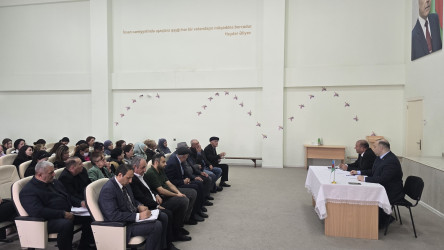 Kəlbəcər rayon İcra Hakimiyyətinin başçısı Azər Qocayev Bakı şəhəri, Qaradağ rayonu, Qobu Park-2 köçkün qəsəbəsində yaşayan vətəndaşlar üçün səyyar-görüş qəbulunu keçirib.