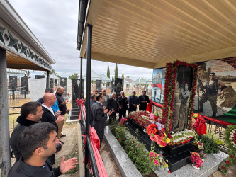 2022-ci ilin sentyabr ayının 12-də Laçın rayonunun Qaragöl ərazisində xidməti vəzifələrini yerinə yetirərkən Erməni Silahlı Birləşmələrinin törətdiyi təxribatın qarşısını alarkən qəhrəmancasına şəhid olmuş leytinant Şirinov Ömər Muğan oğlunun məzarı ziyarət edilib.