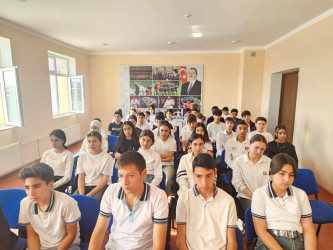 Kibertəhlükəsizlik və sosial şəbəkələrdən səmərəli istifadə" mövzusunda təlim təşkil olunub.