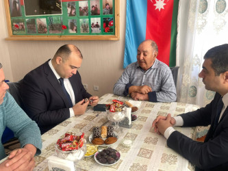 Kəlbəcər rayon İcra Hakimiyyətinin başçısı Azər Qocayev şəhid Rzayev Ülfət Novruz oğlunun ailəsini ziyarət edib.