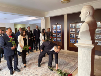 Kəlbəcər rayon İcra Hakimiyyətinin inzibati binasında “23 iyun-Dövlət Qulluqçularının Peşə Bayramı Günü” qeyd edilib.