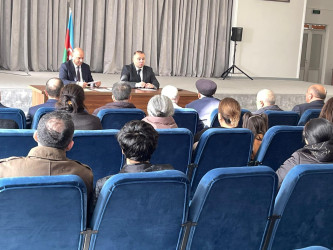 Kəlbəcər rayon İcra Hakimiyyətinin başçısı Azər Qocayev Abşeron rayonu, Mehdiabad qəsəbəsində, Kəlbəcər rayon 13 nömrəli tam orta məktəbin inzibati binasında həmin ərazidə yaşayan vətəndaşlarla görüşüb.