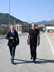 Avqustun 21-də Azərbaycan Respublikasının Prezidenti İlham Əliyev “Balland – Kəlbəcər balı, arı və arıçılıq məhsulları mağazası”nın açılışında iştirak edib.