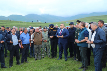Kəlbəcər Rayon İcra Hakimiyyətinin başçısı Azər Qocayev, şəhid Kamalov Bahadur Məhəmməd oğlunun , Kəlbəcər rayonunda dəfin mərasimində iştirak edib.