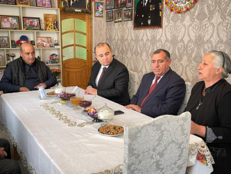 Kəlbəcər rayon İcra Hakimiyyətinin başçısı Azər Qocayev şəhid Mönsümzadə Orxan Səfiyar oğlunun ailəsini ziyarət edib.